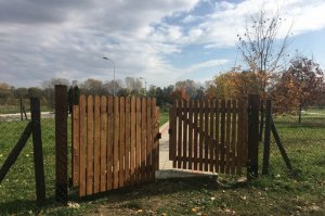 Postavljanje ograde i kapije, april 2016