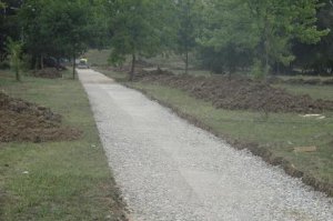 Izrada pešačkih staza u arboretumu
