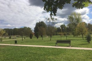 Postavljene parkovske klupe u Arboretumu