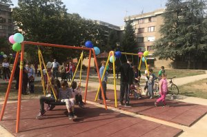 Nastavljena akcija "Kao Taš a naš" otvaranjem tri nova dečija igrališta u Obrenovcu