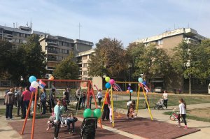 Nastavljena akcija "Kao Taš a naš" otvaranjem tri nova dečija igrališta u Obrenovcu