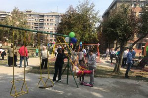 Nastavljena akcija "Kao Taš a naš" otvaranjem tri nova dečija igrališta u Obrenovcu
